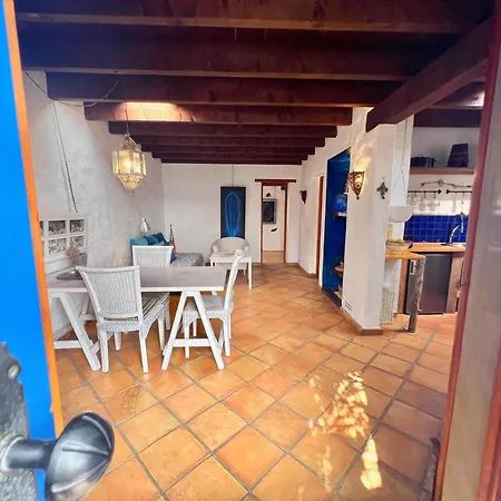 Holiday home Schoen Eingerichtetes La Yazmina Uga